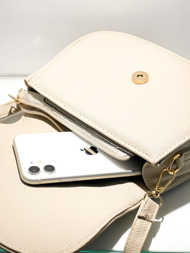 Bolsa Média Redonda em Couro Sintético Eclusivo LiSShop